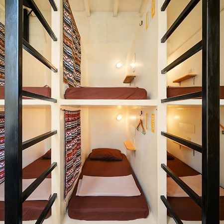 Warm White Hostel Бангкок Экстерьер фото