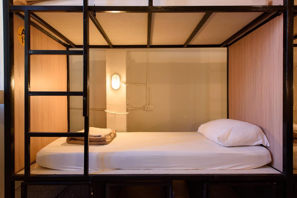 Warm White Hostel Бангкок Экстерьер фото