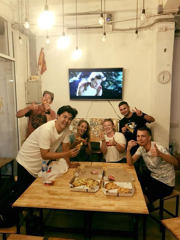 Warm White Hostel Бангкок Экстерьер фото