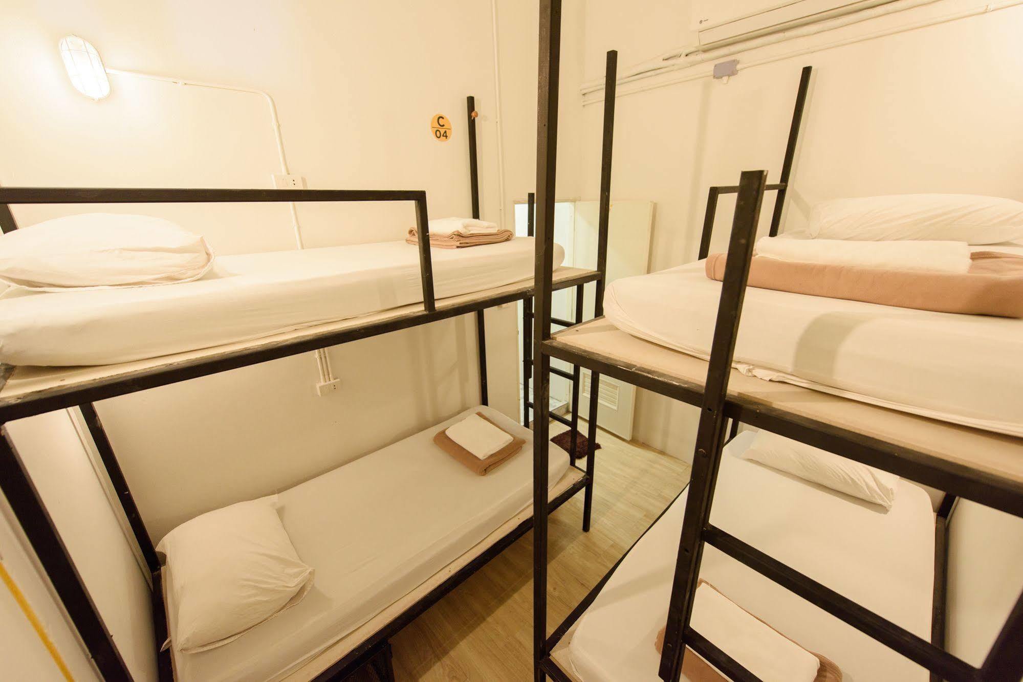Warm White Hostel Бангкок Экстерьер фото