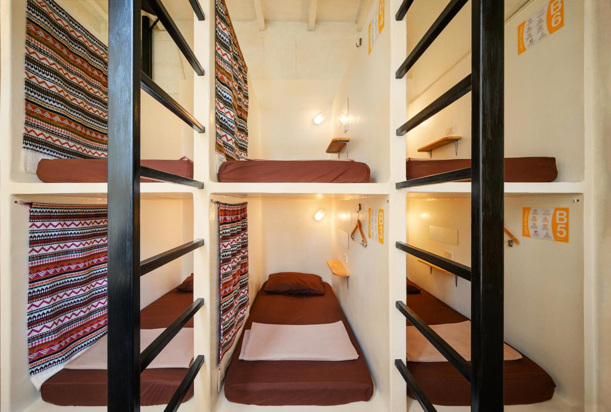 Warm White Hostel Бангкок Экстерьер фото