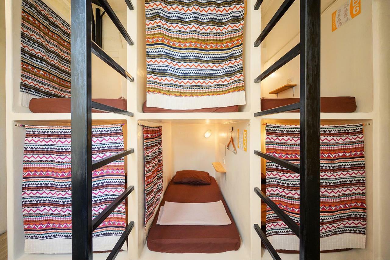 Warm White Hostel Бангкок Экстерьер фото